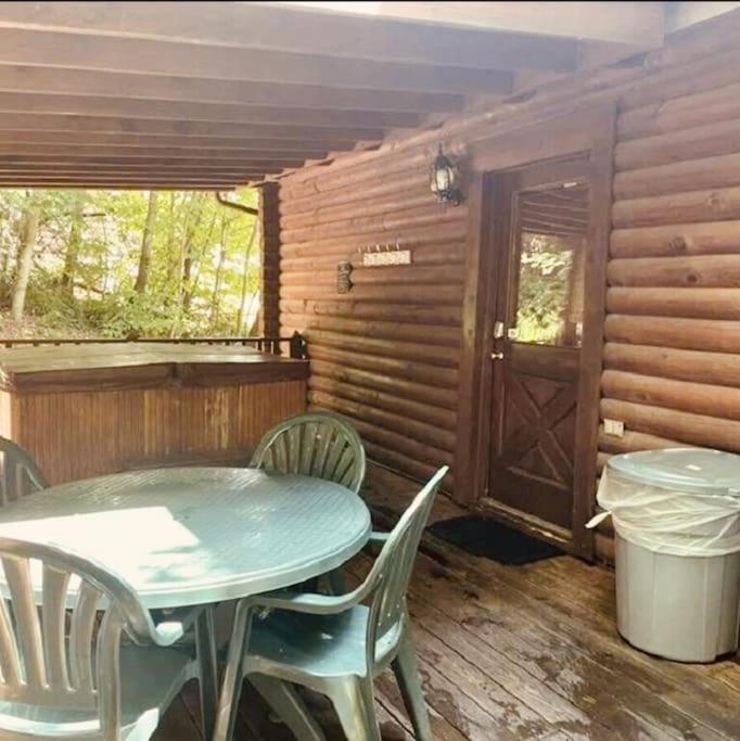 Rustic Black Bear Cabin Pigeon Forge Ngoại thất bức ảnh