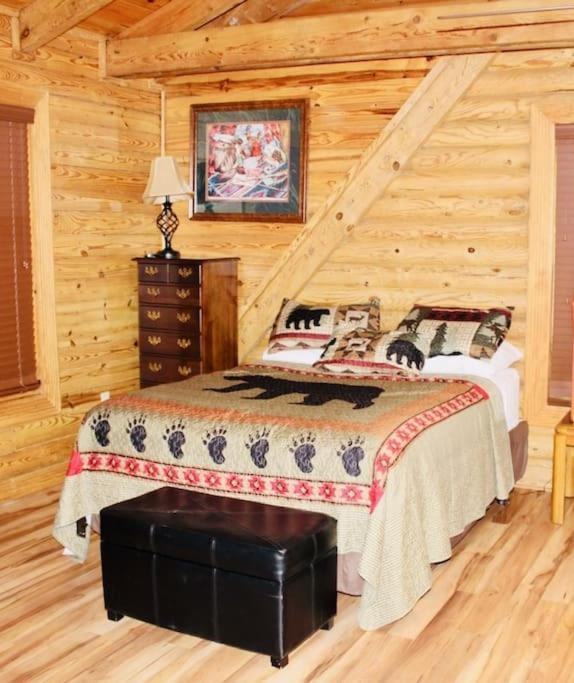 Rustic Black Bear Cabin Pigeon Forge Ngoại thất bức ảnh