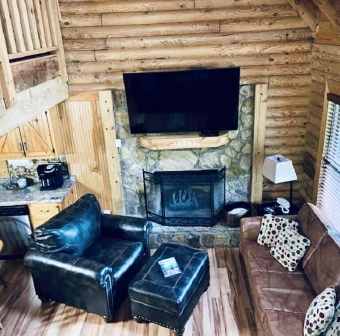 Rustic Black Bear Cabin Pigeon Forge Ngoại thất bức ảnh
