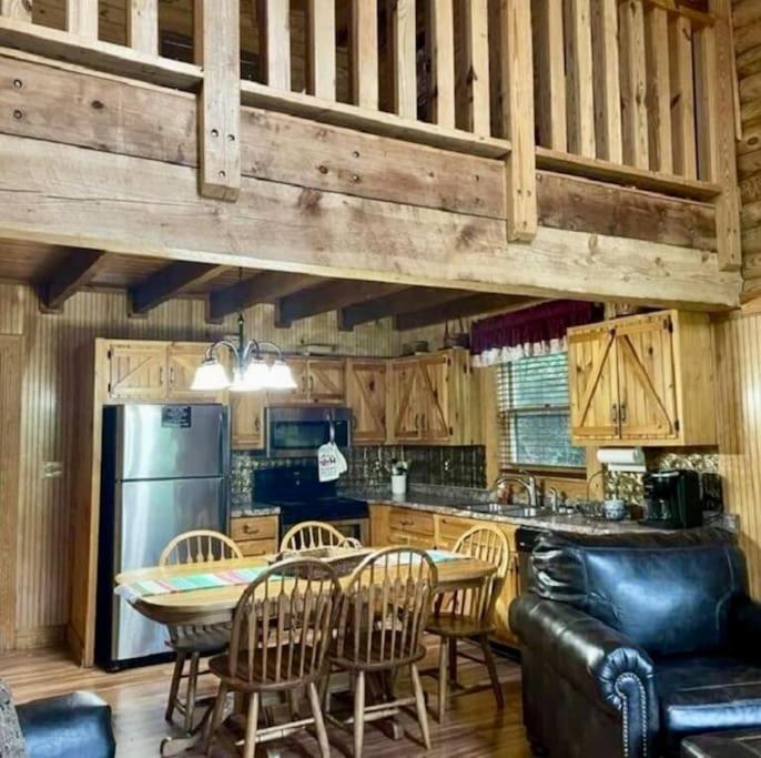 Rustic Black Bear Cabin Pigeon Forge Ngoại thất bức ảnh